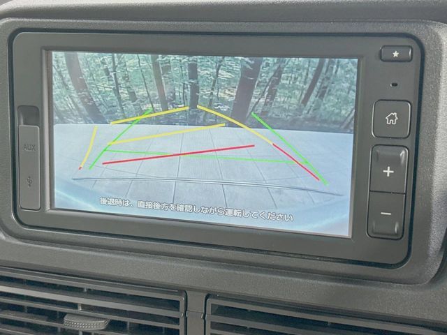 【バックカメラ】駐車時に後方がリアルタイム映像で確認できます。大型商業施設や立体駐車場での駐車時や、夜間のバック時に大活躍！運転スキルに関わらず、今や必須となった装備のひとつです！
