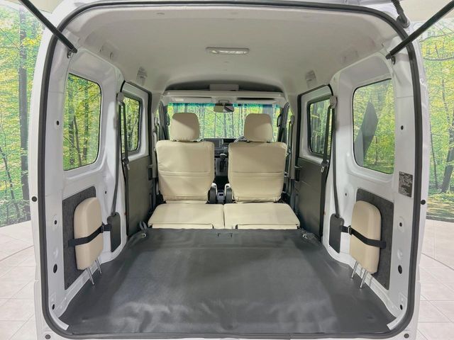普段のお買い物や通勤、送迎等に十分な荷室スペースを確保しております。セカンドシートを倒すと、大きな荷物の積載も可能です♪
