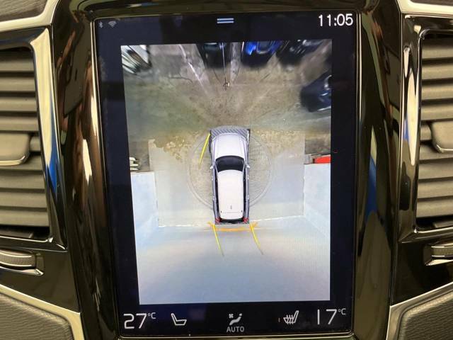 ●パノラミックビューモニター：専用のカメラにより、上から見下ろしたような視点で360度クルマの周囲を確認することができます☆死角部分も確認しやすく、狭い場所での切り返しや駐車もスムーズに行えます。