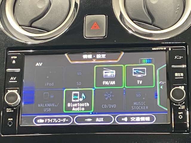 日産純正SDナビ（MM317D-W）です。クリアな画質を楽しんでいただけるフルセグ地デジTVなど、書ききれないほどの機能が満載です。