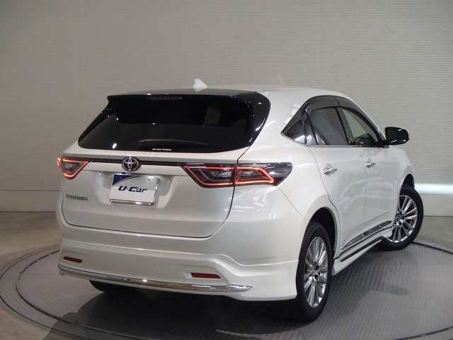 走りにこだわりながら収納力も持ち合わせたお車です。荷物を載せて軽快なドライブを楽しめますよ♪