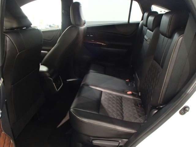 合成皮革で包み込んだ上質なシートです。ラグジュアリーな気分にさせてくれます♪