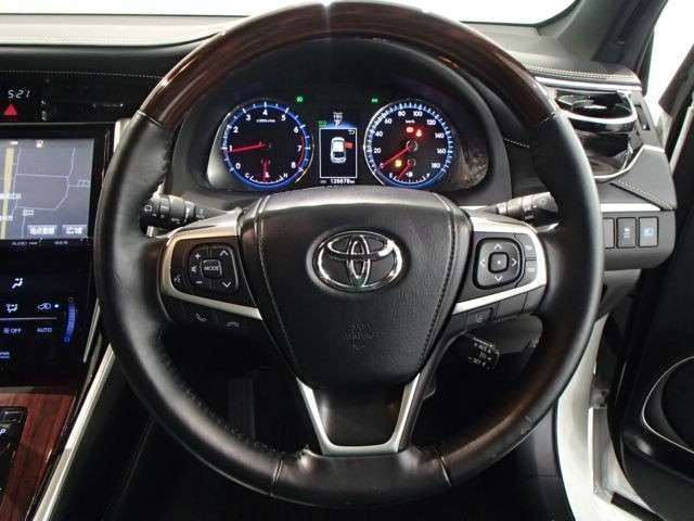 ドライバーに寄り添う快適な操作フィールをもたらすステアリングです。