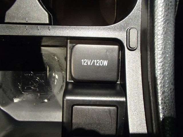 充電用USB端子付き。スマートフォンなどの充電に便利です。