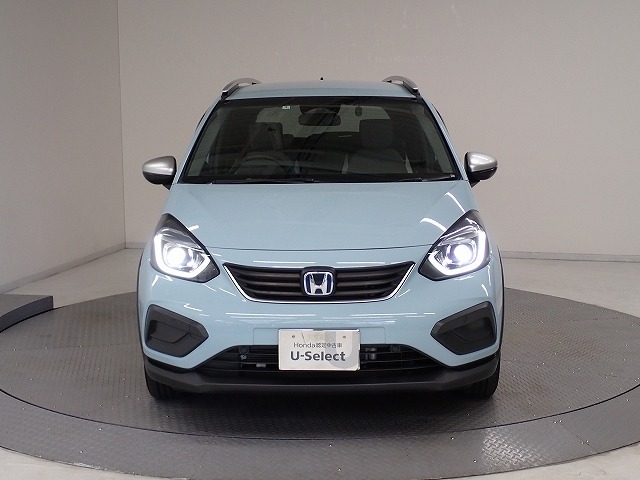 LEDヘッドライト、HIDより明るく省電力のヘッドライトが装着されています。また点灯忘れも防止できるオートライトコントロール機能もついているので、夜間のドライブもより安全に楽しめますよ