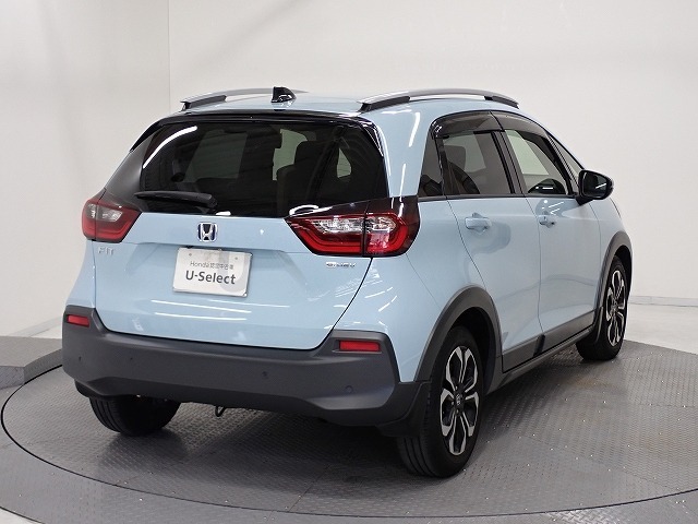 プライバシーガラスが装備されています。外を見るときには気にならずに、後方車両からは車内が見えにくい設計です、周りを気にせず、快適に運転できますよ。