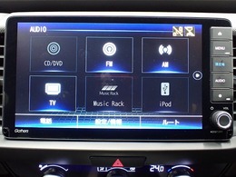 ホンダ純正ナビなのでダッシュボードにスッキリと収まっています。土地勘の無い所でも道に迷わず安心ですね！。AVも色々視聴でるのでドライブも楽しくなりますよ！
