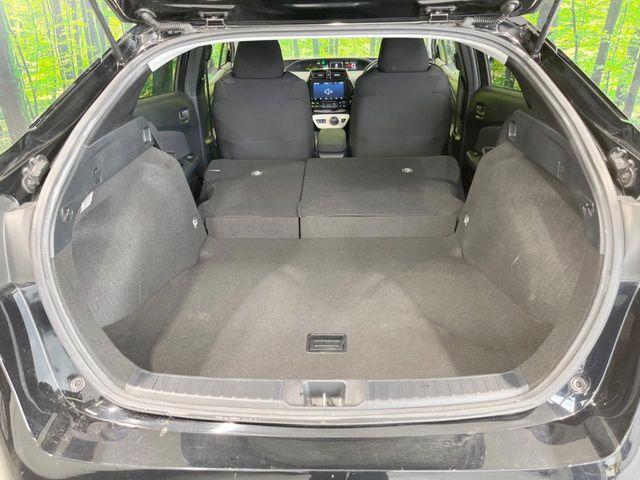 後席を格納すると、これだけの広さが！シーンに合わせたシートアレンジで、大きな荷物も積むことが出来ます♪