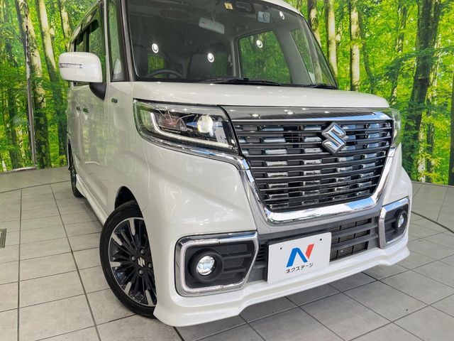 【LEDヘッドライト】悪天候や夜間走行時も良好な視界を確保し安心して運転できる高輝度LEDヘッドライトを装備！点灯速度が早く、消費電力も抑えられています。