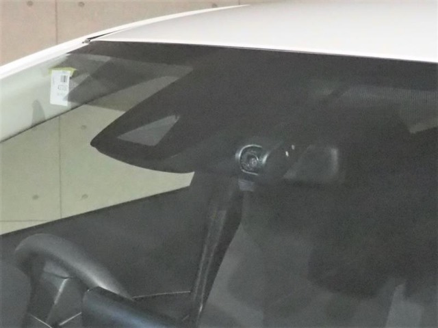 万が一のトラブルのときにも役に立つドライブレコーダーを装備しています。側面衝突や幅寄せ・割り込み対策に！