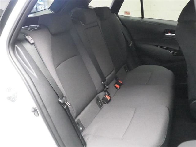 ゆとりある広々とした車内空間は、ドライブを始め買い物やレジャーなど、幅広く活躍します。一人でもみんなとでもお出かけを楽しみましょう！
