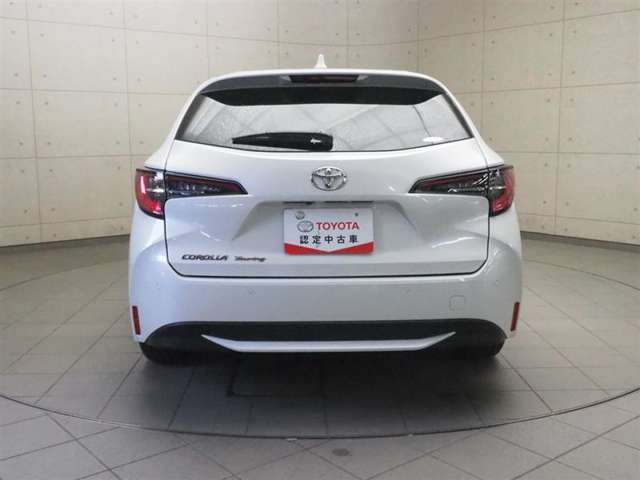 バックカメラが付いているので後方確認が非常にしやすいです。今や運転初心者も熟練者も必須装備！ついていて損はないですね♪