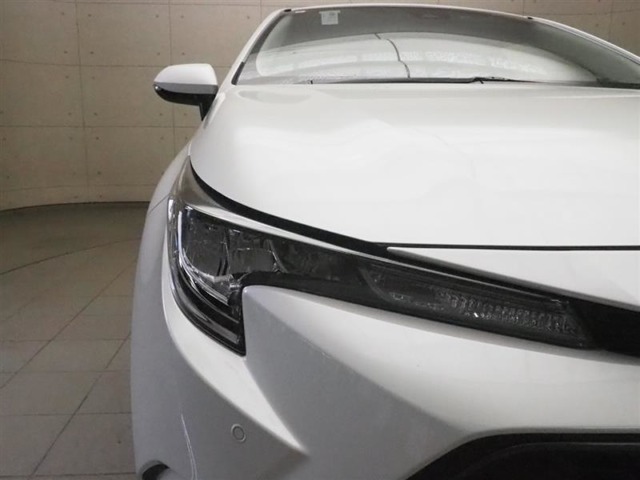 LEDヘッドライトです。デザイン性がよくとても明るいので、夜間の走行や悪天候でも安心です。しかも長寿命！