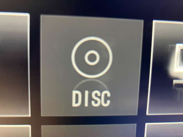 CDはもちろん　DVD再生可能です。お好きな音楽を聴きながらドライブをお楽しみください。