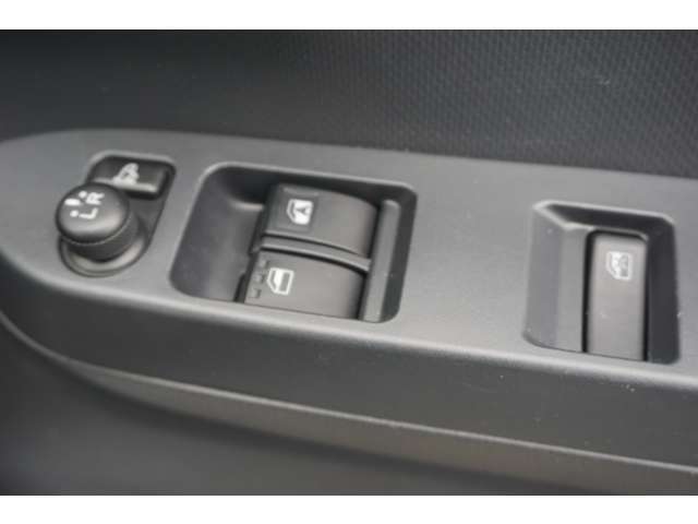 運転席はAUTOパワーウィンドウで楽ちん！