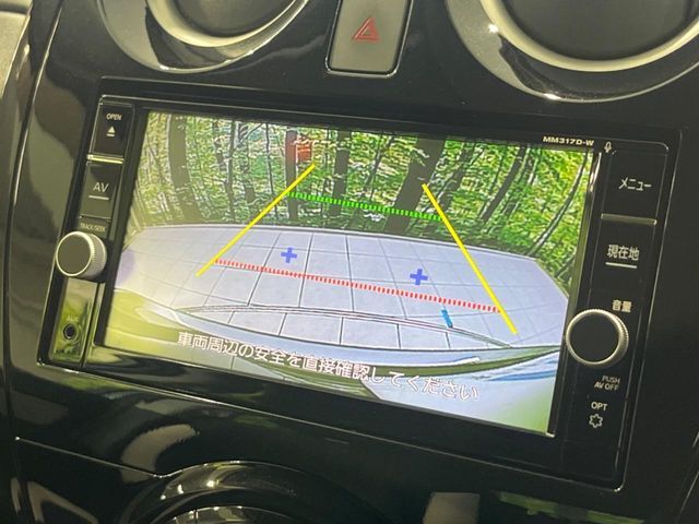 【バックカメラ】駐車時に後方がリアルタイム映像で確認できます。大型商業施設や立体駐車場での駐車時や、夜間のバック時に大活躍！運転スキルに関わらず、今や必須となった装備のひとつです！