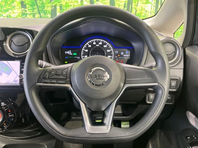 【ステアリングスイッチ】運転中、前方から目線をそらすことなく、オーディオ等の操作が可能な便利機能！安心＆快適なドライブを演出してくれます♪