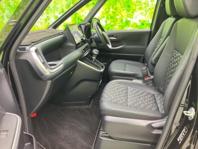 WECARSでは各商談席に大型モニターをご用意しております！見やすい大画面でゆったりと全国の在庫をご覧いただけます！是非ご来店お待ちしております！