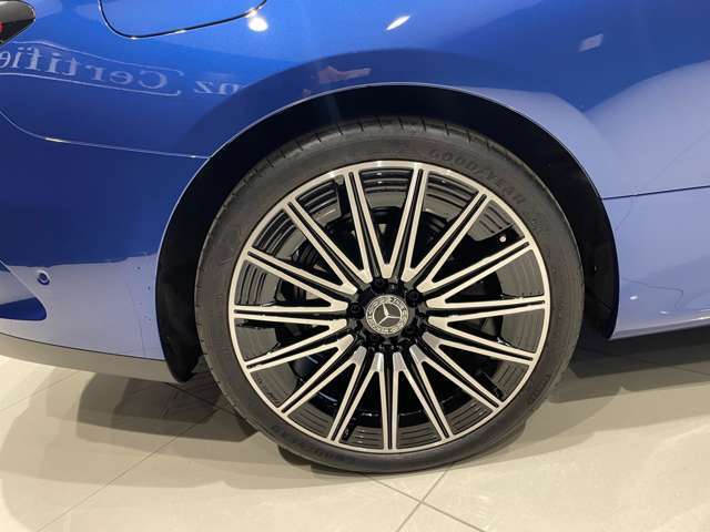車両は屋内展示しておりますので天候に関係なくごゆっくりコンディションご確認頂けます。車両を倉庫へ保管している場合が御座いますのでご来店前に在庫確認頂けると幸いです。TEL072-784-8800