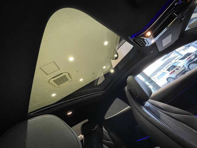 車両は屋内展示しておりますので天候に関係なくごゆっくりコンディションご確認頂けます。車両を倉庫へ保管している場合が御座いますのでご来店前に在庫確認頂けると幸いです。TEL072-784-8800