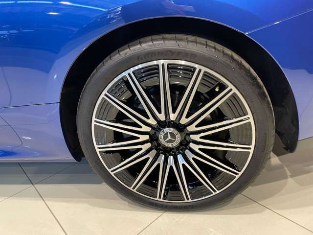 車両は屋内展示しておりますので天候に関係なくごゆっくりコンディションご確認頂けます。車両を倉庫へ保管している場合が御座いますのでご来店前に在庫確認頂けると幸いです。TEL072-784-8800