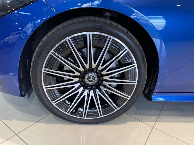 車両は屋内展示しておりますので天候に関係なくごゆっくりコンディションご確認頂けます。車両を倉庫へ保管している場合が御座いますのでご来店前に在庫確認頂けると幸いです。TEL072-784-8800