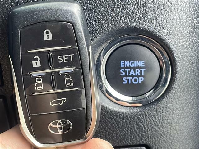 【スマートキー、プッシュスタート】鍵を挿さずにポケットに入れたまま鍵の開閉、エンジンの始動まで行えます。