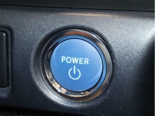 キーを携帯しているだけで、ドアロックの開閉並びにエンジンの始動が可能な装備です！プッシュスタートですのでエンジンの始動もボタンを押すだけです！