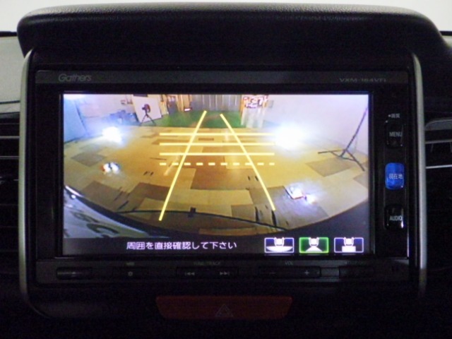 バックカメラの画像です。ガイドラインがスムースな車庫入れをサポートいたします！車庫入れの安心感がアップしますね☆