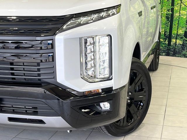 【LEDヘッドライト】悪天候や夜間走行時も良好な視界を確保し安心して運転できる高輝度LEDヘッドライトを装備！点灯速度が早く、消費電力も抑えられています。