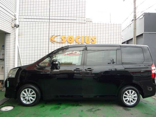 当店の整備は全車提携の正規ディーラーにて整備点検を実施いたしております！消耗部品が悪ければもちろん交換しバッチリの状態で御納車致します！それではお車の装備などをご紹介いたします！→