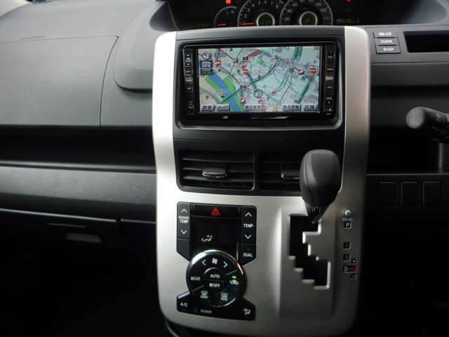 インパネAT車！サイドブレーキはフットタイプで便利！オートエアコンですのでとても簡単で快適に過ごせます！その他オプションも可能ですのでお気軽にご相談下さい！お問い合わせお待ちしています！