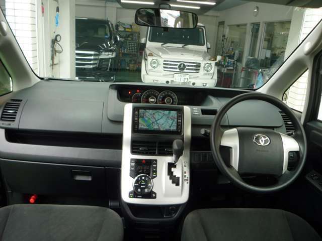 人気のノアYY！入庫しました！SDナビ！フルセグTV！ETC！両側スライド！バックカメラ！HID！是非この機会に！