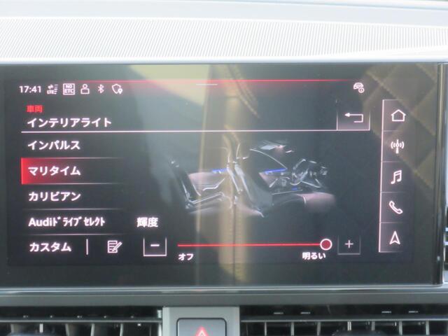 マルチカラーアンビエントライト搭載で車内の雰囲気を変更可能です