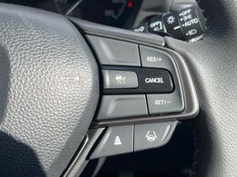 【アダプティブクルーズコントロール】高速道路での長距離走行が楽に！！自動で速度を保つクルーズコントロールが、衝突軽減システムと連携し、前方の車両を感知して車間を保つように速度調節してくれます！！