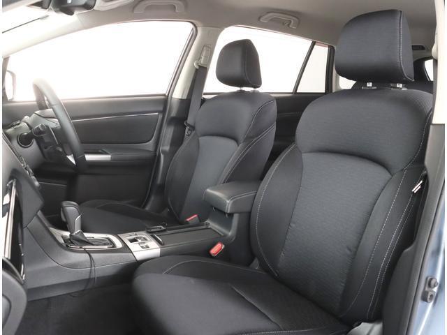 長時間の運転も疲れにくいフロントシート！体をしっかり支えてくれて運転がしやすい形状です！