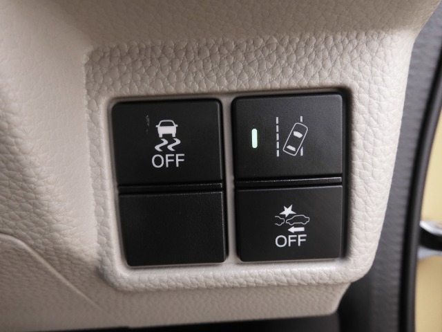 運転中の「ヒヤリ」とする瞬間をサポートしてくれる「安心」の衝突軽減装置や、乗員の「安全」を確保する数々の装備で　快適なカーライフをサポートします。