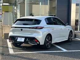 新デザインの308には、独特の個性と躍動的で滑らかなプロポーションを感じさせます。