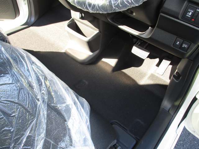 弊社整備スタッフが真心を込めてお車へ関わらせていただきます♪