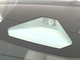 【プリクラッシュセーフティ】前方の車両等を検知し、衝突しそうな時は警報で注意を促し、ブレーキを踏む力をサポート。ブレーキを踏めなかった場合は衝突被害軽減ブレーキが作動、衝突回避をサポートします。