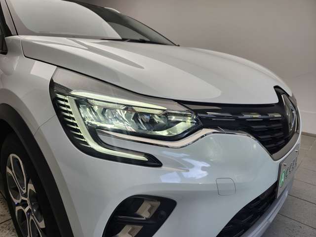 フランス車のヘッドライトって誰もが惹かれます。