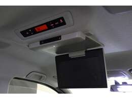 フリップダウンモニター付き！2列目、3列目の人も快適！