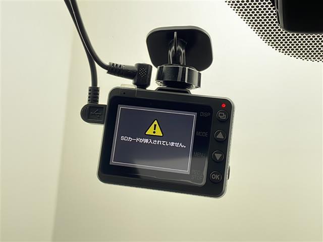 【フロントドライブレコーダー】映像・音声などの運転中の記録を残します。事故などを起こした起こされた時の証拠になりえますので、もしも時でも安心ですね。