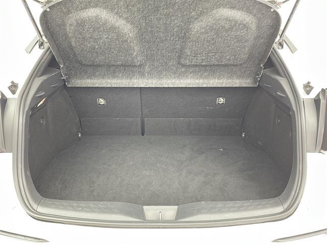 【トランク】積み込みやすくて、たっぷり積める荷室です。シートアレンジできるものは、乗車人数と荷物の量や大きさによってシートを動かすことができるので、より快適なドライブが可能です！