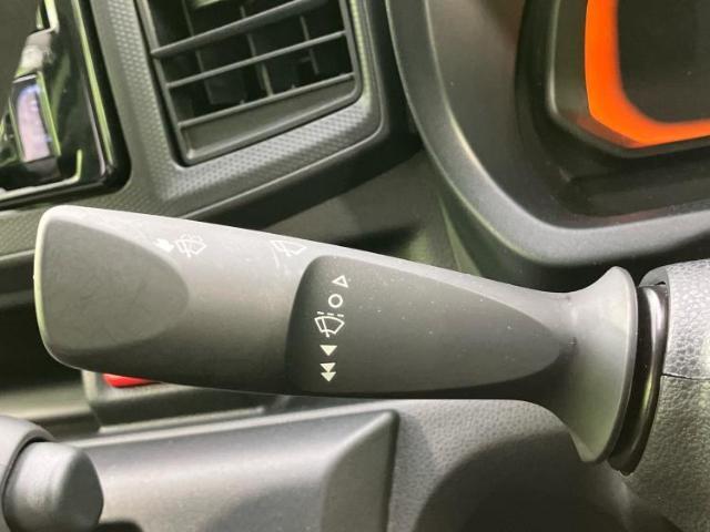 WECARSの展示場では実際に見て、触ってお車をお選びいただけます！知識の豊富な営業スタッフが様々なカーライフをご提案いたします！