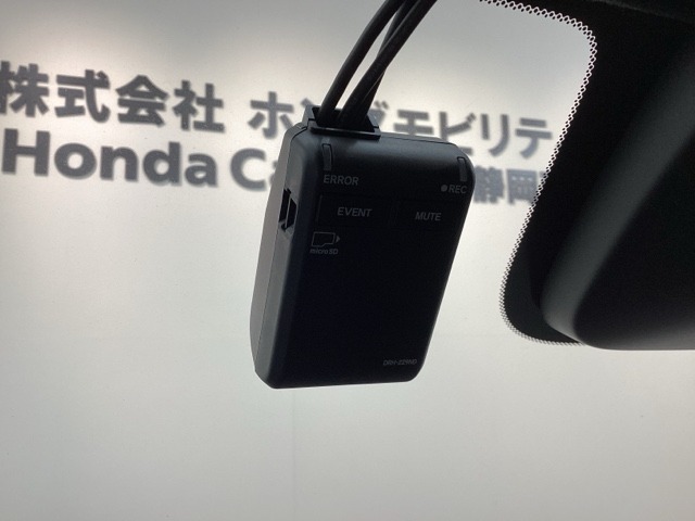 万が一の事故のときもドライブレコーダーがあると安心です。ご利用になる場合は個人情報保護の観点より新品の対応SDカードをお求め下さい。