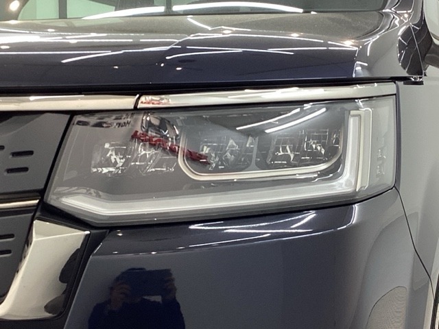 LEDヘッドライトは、点灯の瞬間から最大光量を発揮し、突然暗くなるトンネルなどでの安定感を高めます。