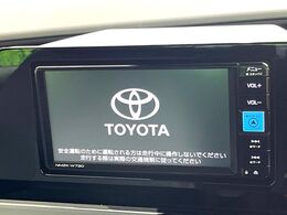 【純正ナビ】人気の純正ナビを装備しております。ナビの使いやすさはもちろん、オーディオ機能も充実！キャンプや旅行はもちろん、通勤や買い物など普段のドライブも楽しくなるはず♪