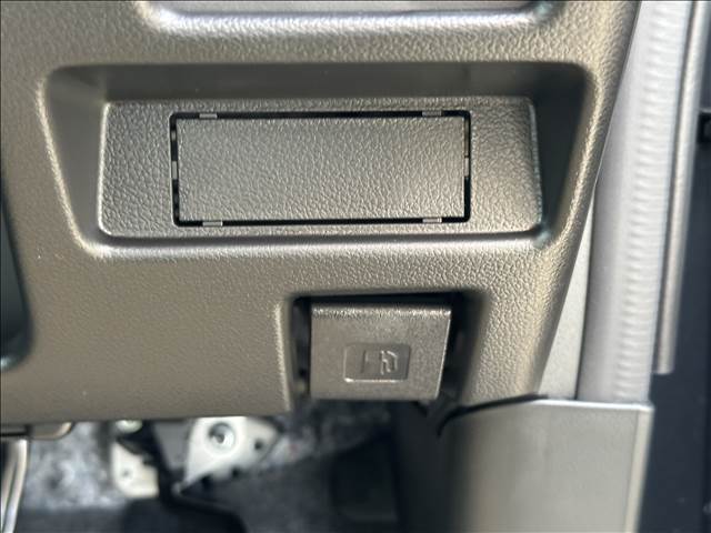 当社では保証をつけて販売しております。また各店舗に最新の整備工場とプロメカニックが常駐しておりますのでアフターメンテナンスもお任せください！