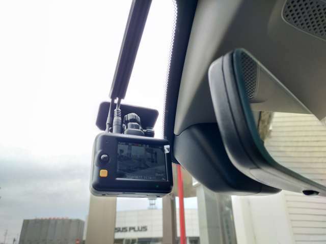 前後2カメラ高性能ドライブレコーダー装備！3年保証＆駐車監視モード機能付きで安心をお届け★